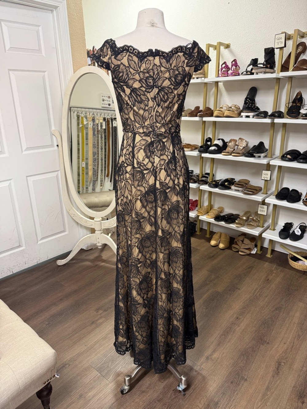 Tadashi Shoji Off The Shoulder Lace Gown Size 4 - Picture 4 of 8